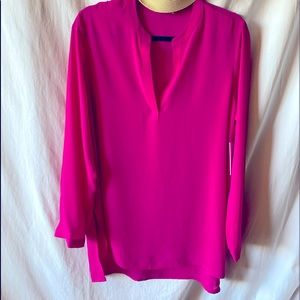 Bright tunic with sleeves